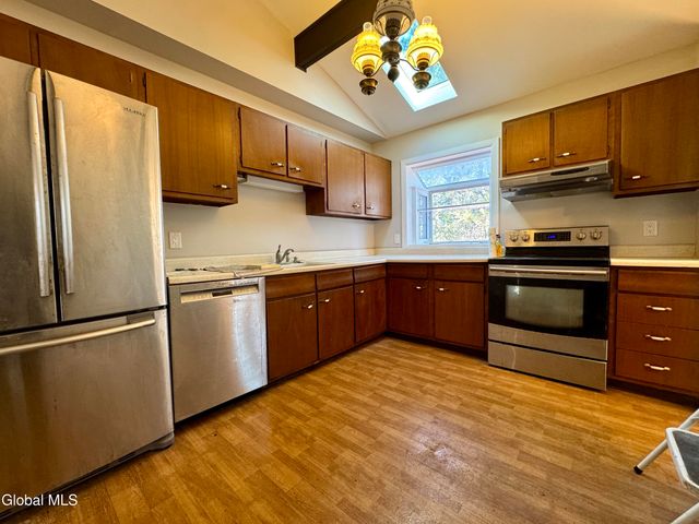 3 Dorsman Drive, Clifton Park, NY 12065