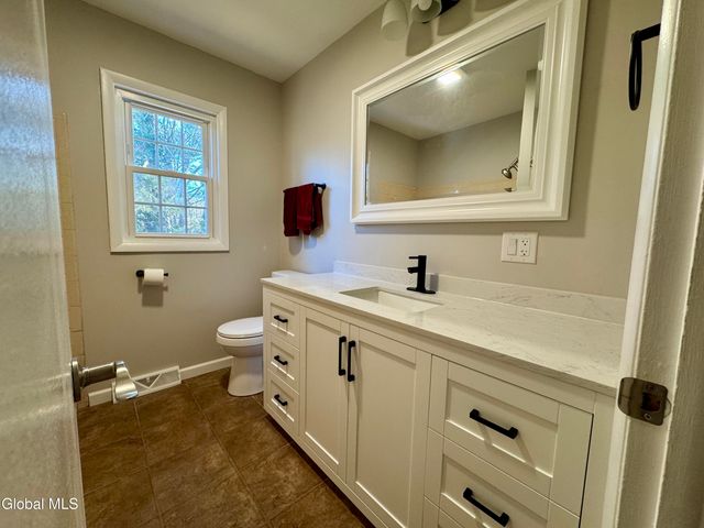 3 Dorsman Drive, Clifton Park, NY 12065