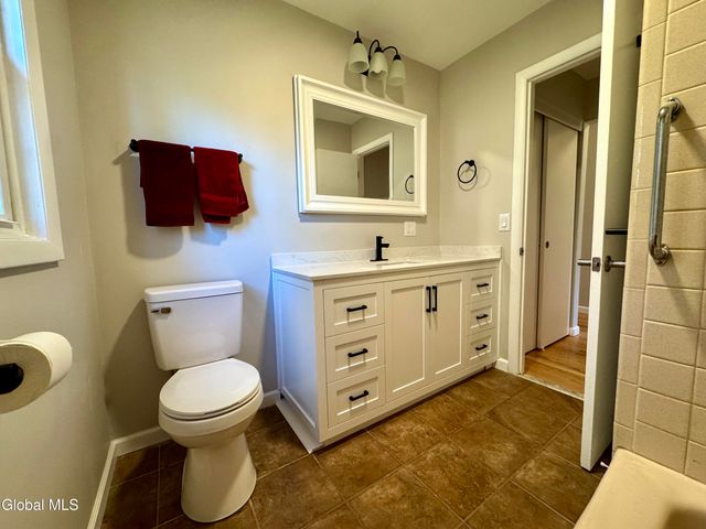 3 Dorsman Drive, Clifton Park, NY 12065