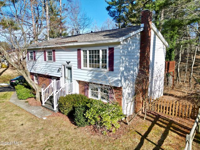 3 Dorsman Drive, Clifton Park, NY 12065