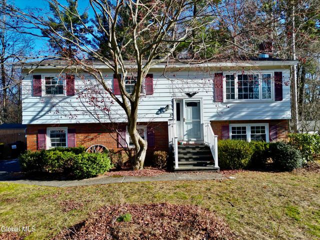 3 Dorsman Drive, Clifton Park, NY 12065
