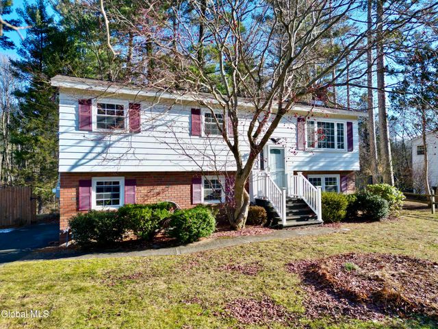 3 Dorsman Drive, Clifton Park, NY 12065
