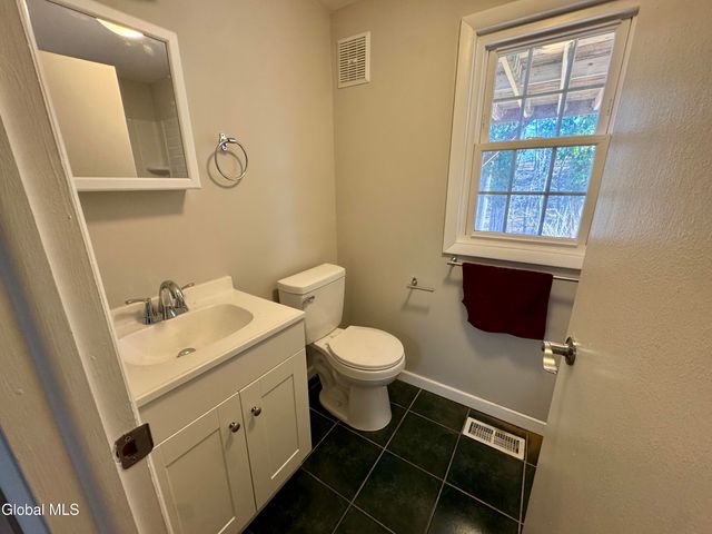 3 Dorsman Drive, Clifton Park, NY 12065