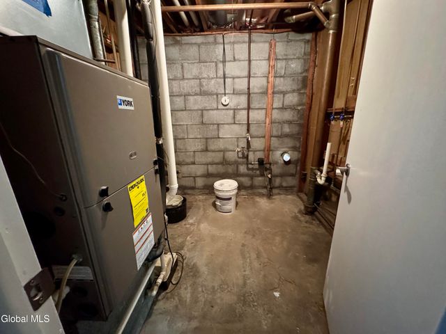 3 Dorsman Drive, Clifton Park, NY 12065