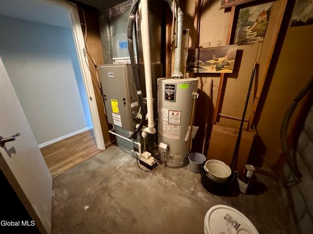 3 Dorsman Drive, Clifton Park, NY 12065