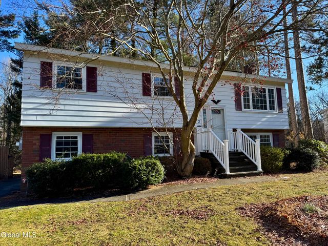 3 Dorsman Drive, Clifton Park, NY 12065