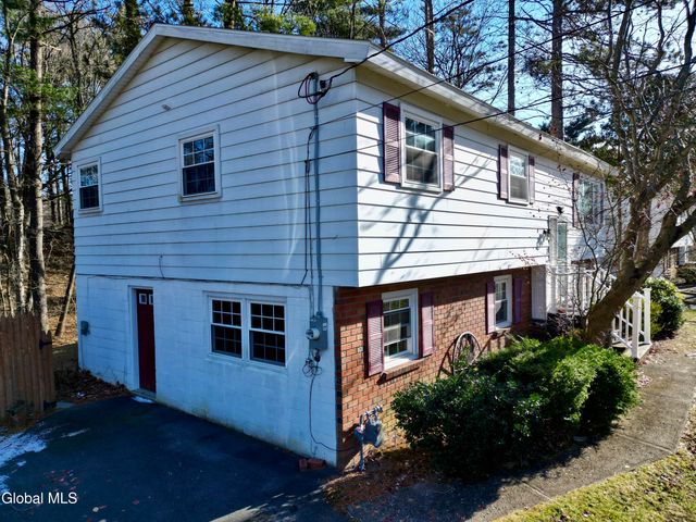 3 Dorsman Drive, Clifton Park, NY 12065