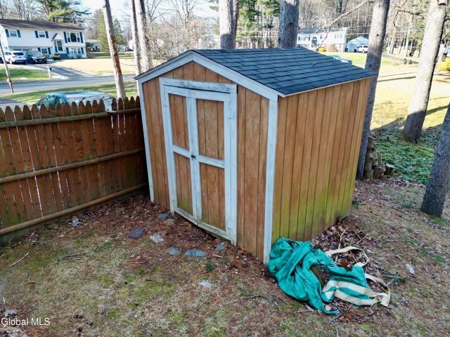 3 Dorsman Drive, Clifton Park, NY 12065