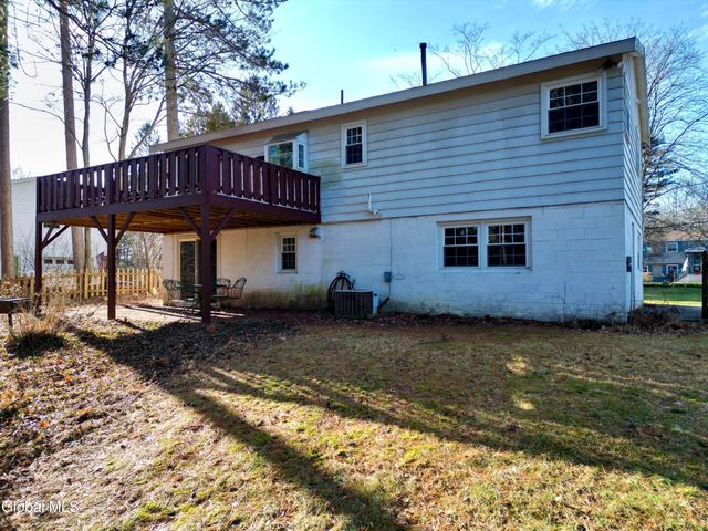 3 Dorsman Drive, Clifton Park, NY 12065