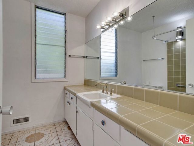 3557 Serra Road, Malibu, CA 90265