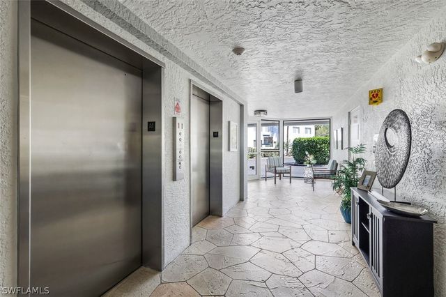 270 Naples Cove DR 3205, Naples, FL 34110