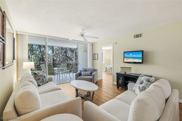 270 Naples Cove DR 3205, Naples, FL 34110