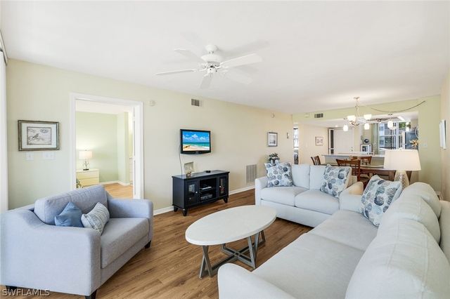 270 Naples Cove DR 3205, Naples, FL 34110