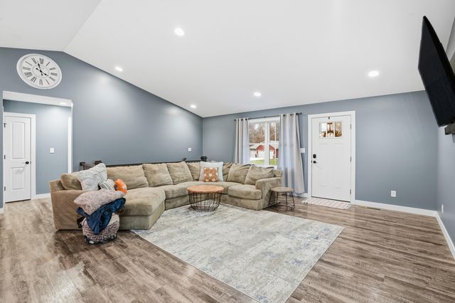 10385 Lakota Court, Demotte, IN 46310