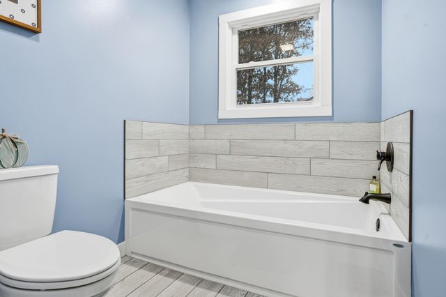 10385 Lakota Court, Demotte, IN 46310