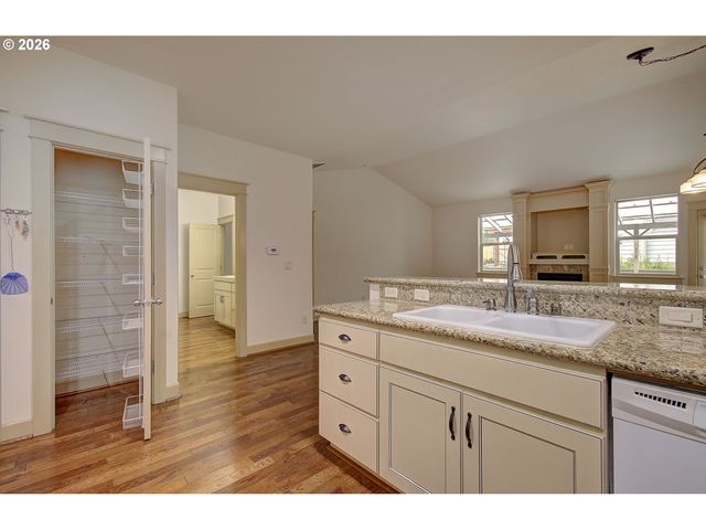 5800 Ne 48TH St, Vancouver, WA 98661