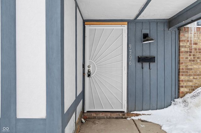 9796 Kingscross Court, Indianapolis, IN 46235