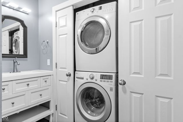 9796 Kingscross Court, Indianapolis, IN 46235