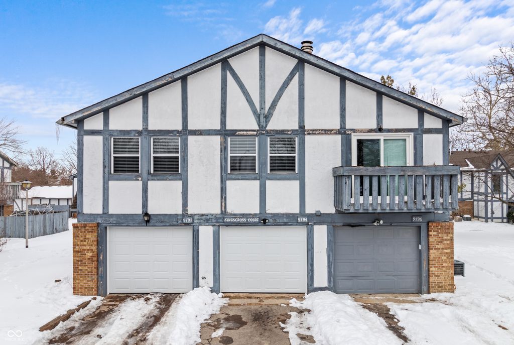 9796 Kingscross Court, Indianapolis, IN 46235