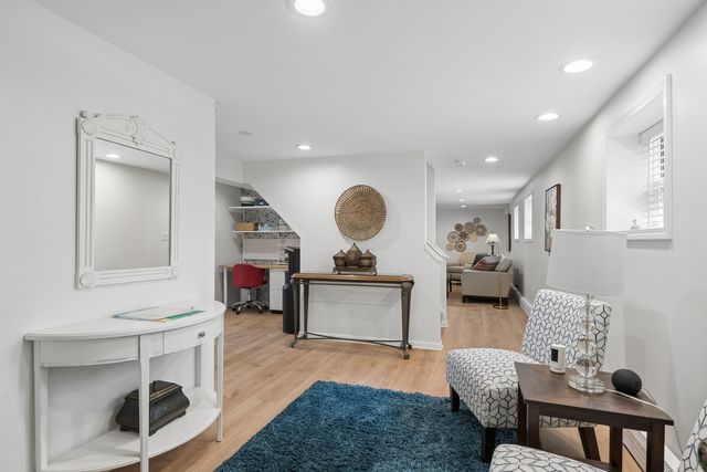 1101 Rossell Avenue, Oak Park, IL 60302