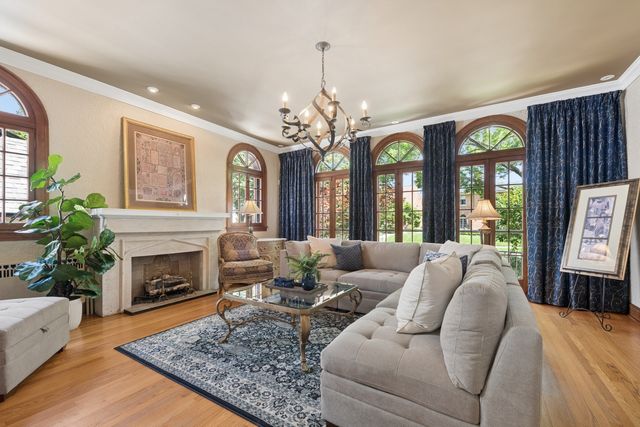 1101 Rossell Avenue, Oak Park, IL 60302