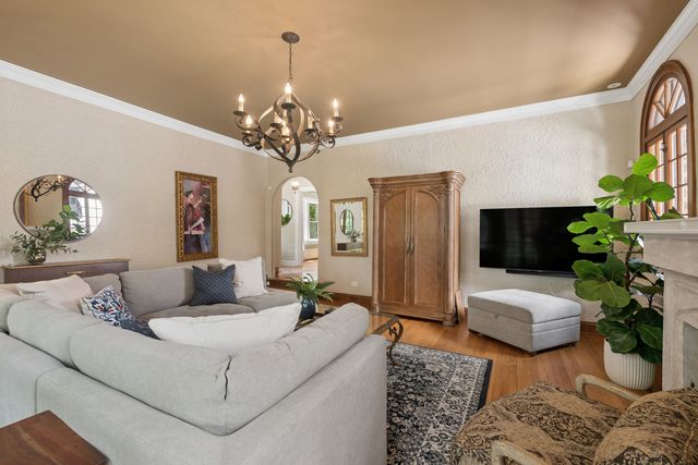 1101 Rossell Avenue, Oak Park, IL 60302