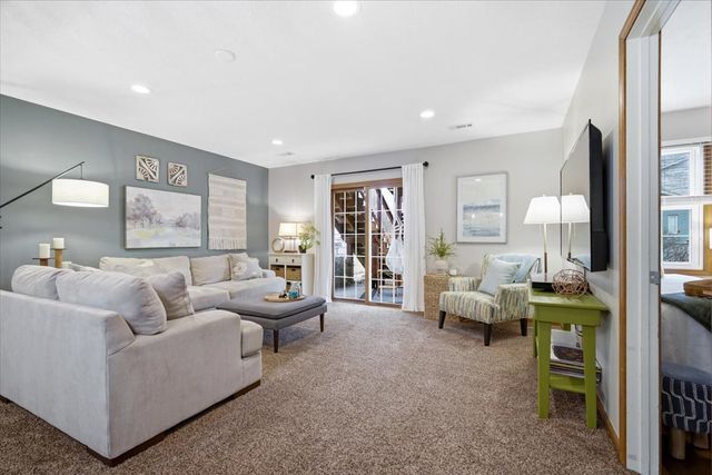 2731 Arrowhead Drive, Bloomington, IL 61704