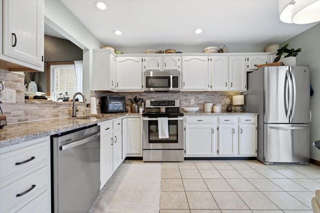 2731 Arrowhead Drive, Bloomington, IL 61704