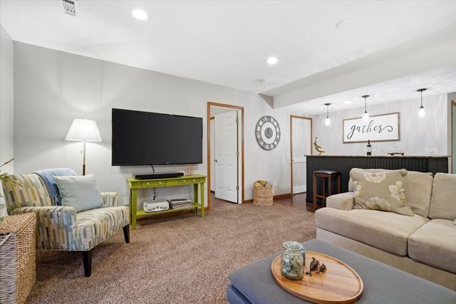 2731 Arrowhead Drive, Bloomington, IL 61704