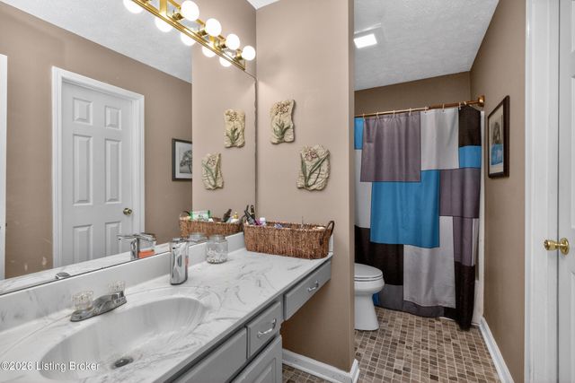 1039 River Bend Rd, Frankfort, KY 40601
