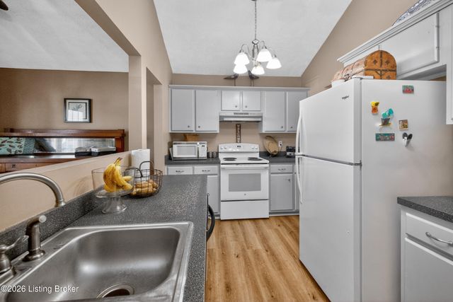 1039 River Bend Rd, Frankfort, KY 40601