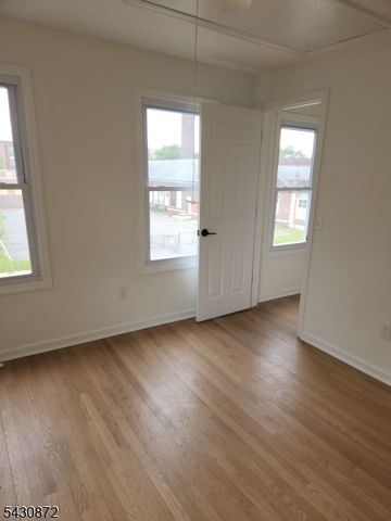 132 Eppirt St, East Orange City, NJ 07018
