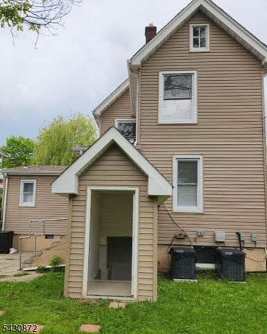 132 Eppirt St, East Orange City, NJ 07018