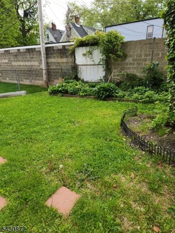 132 Eppirt St, East Orange City, NJ 07018