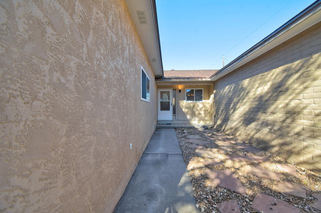 10401 Karen Avenue NE, Albuquerque, NM 87111