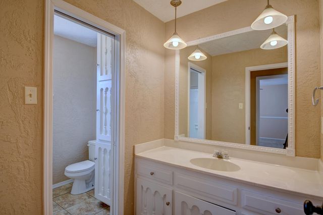 10401 Karen Avenue NE, Albuquerque, NM 87111