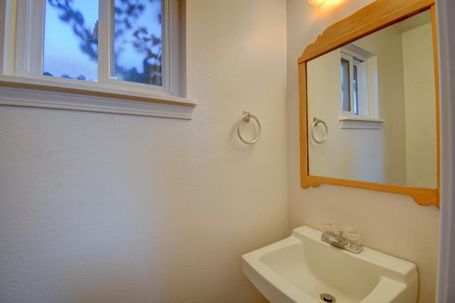 10401 Karen Avenue NE, Albuquerque, NM 87111