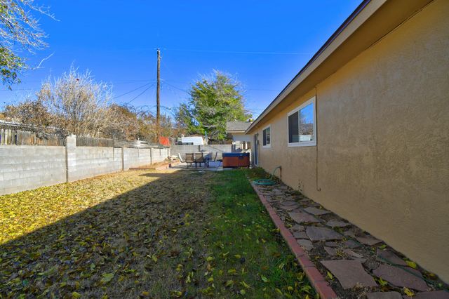 10401 Karen Avenue NE, Albuquerque, NM 87111