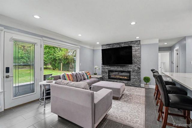 2373 Rutherford Road, Bloomfield Hills, MI 48302