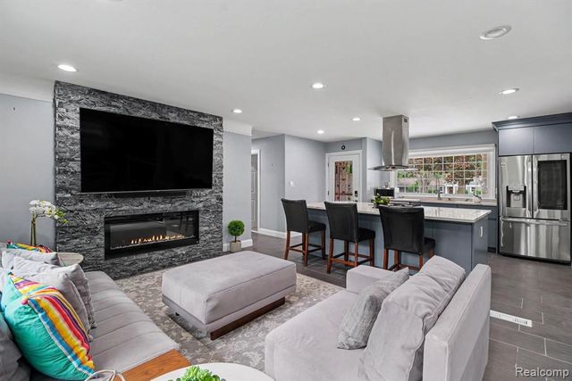 2373 Rutherford Road, Bloomfield Hills, MI 48302