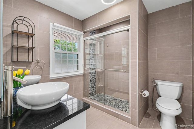 2373 Rutherford Road, Bloomfield Hills, MI 48302