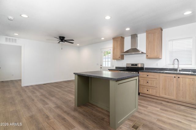8601 N 71st Avenue 119, Glendale, AZ 85301