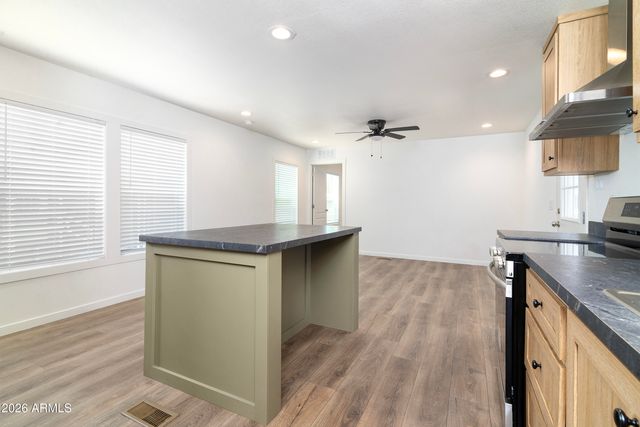 8601 N 71st Avenue 119, Glendale, AZ 85301