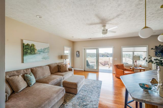 1028 Siesta Key CT, Moneta, VA 24121