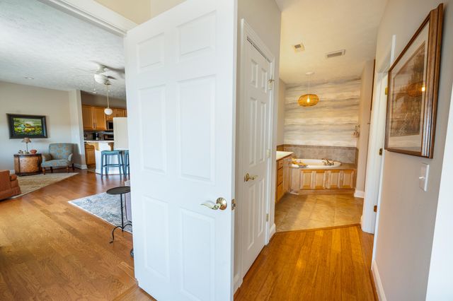 1028 Siesta Key CT, Moneta, VA 24121