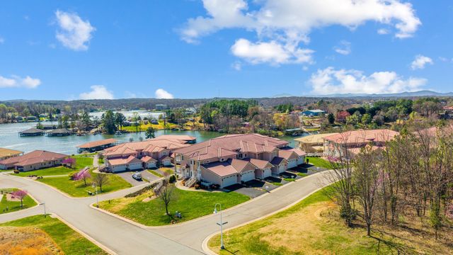 1028 Siesta Key CT, Moneta, VA 24121