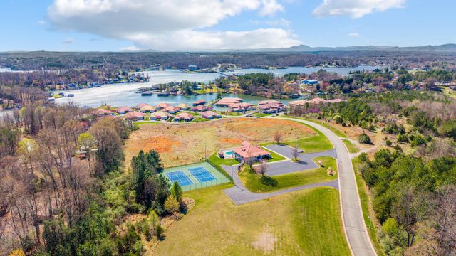 1028 Siesta Key CT, Moneta, VA 24121