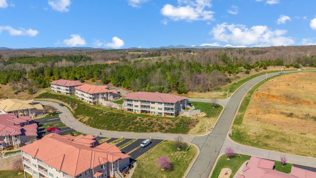 1028 Siesta Key CT, Moneta, VA 24121