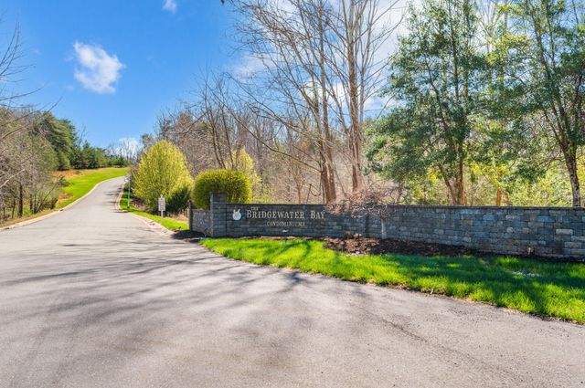 1028 Siesta Key CT, Moneta, VA 24121