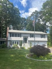 18 Belleview Drive, Derby, CT 06418